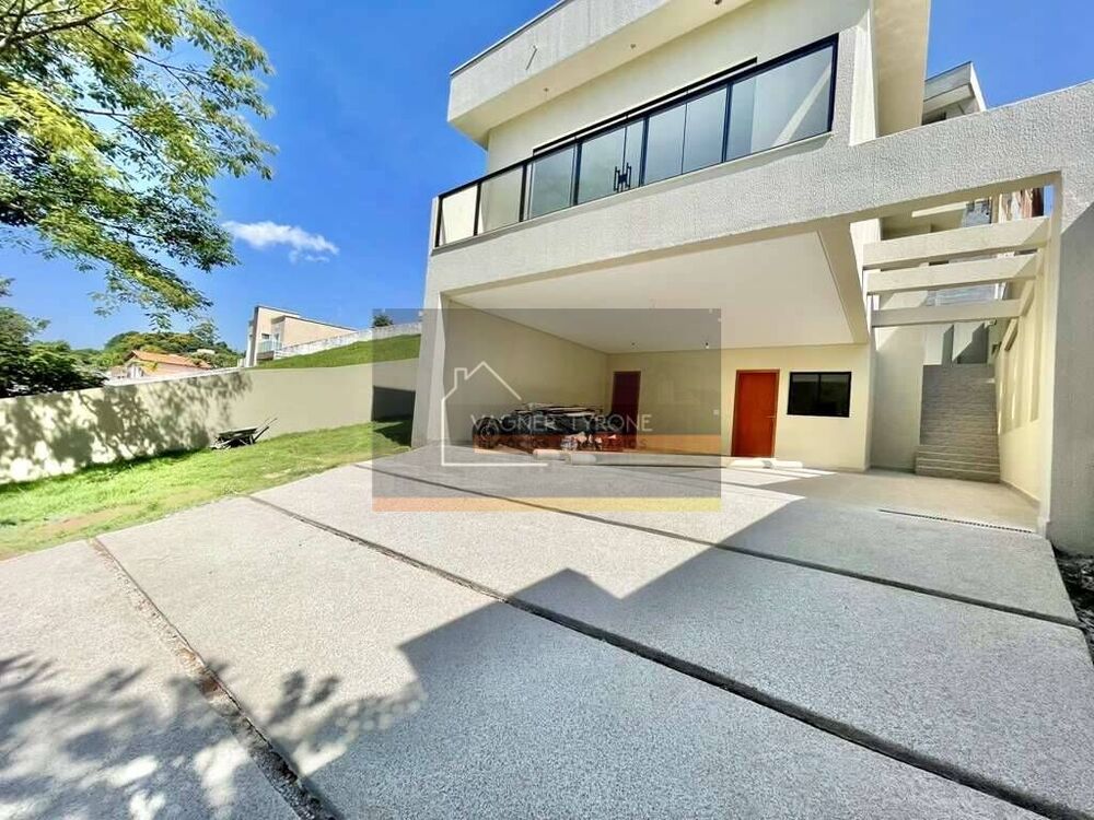 Casa à venda com 3 quartos, 230m² - Foto 1