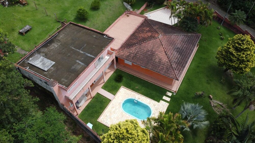 Casa à venda com 5 quartos, 2240m² - Foto 2