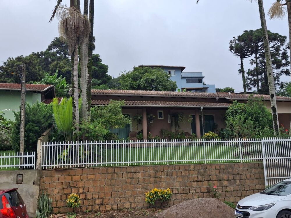 Casa à venda com 3 quartos, 457m² - Foto 1