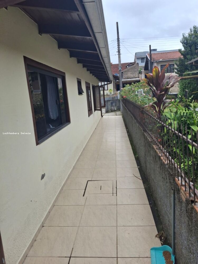 Casa à venda com 3 quartos, 110m² - Foto 2