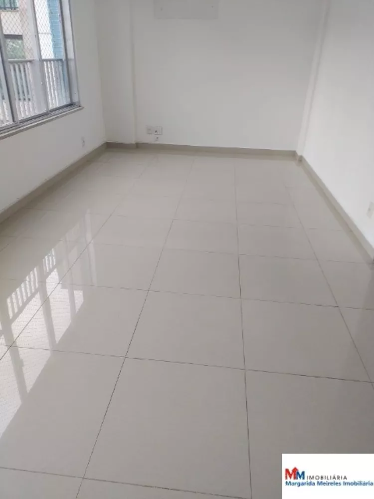 Apartamento à venda com 3 quartos, 105m² - Foto 2