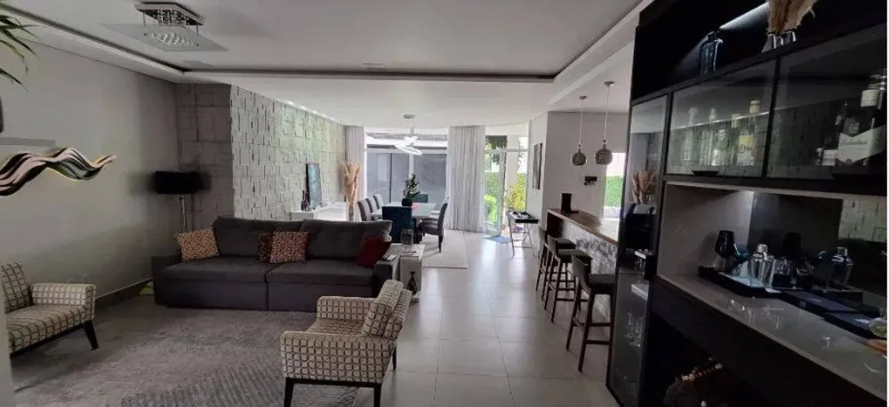 Sobrado, 3 quartos, 329 m² - Foto 2