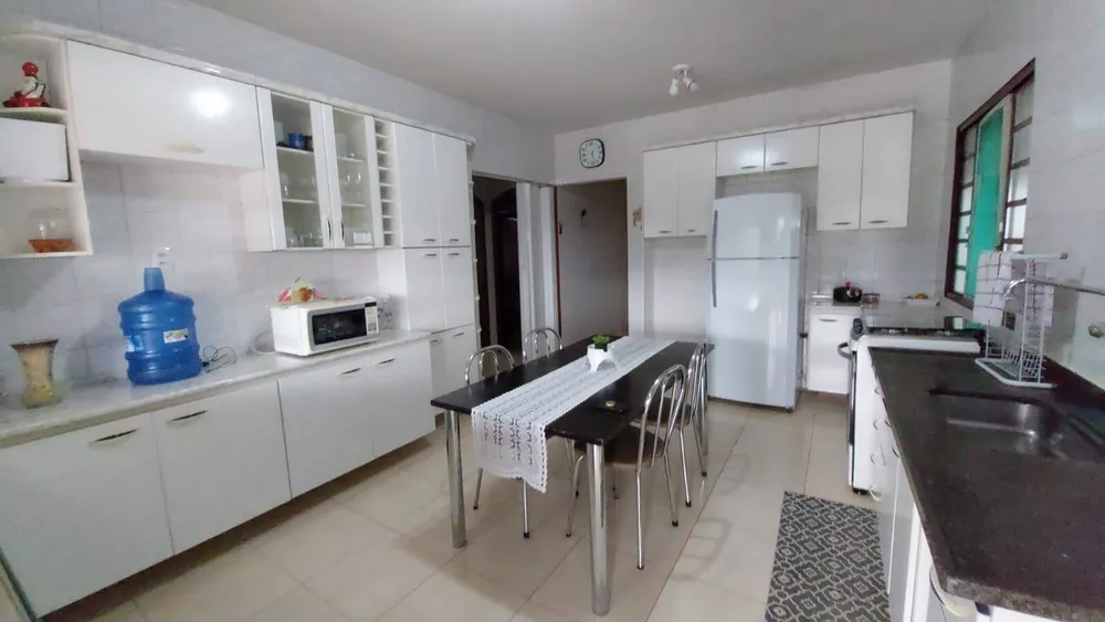 Chácara, 4 quartos, 1020 m² - Foto 2