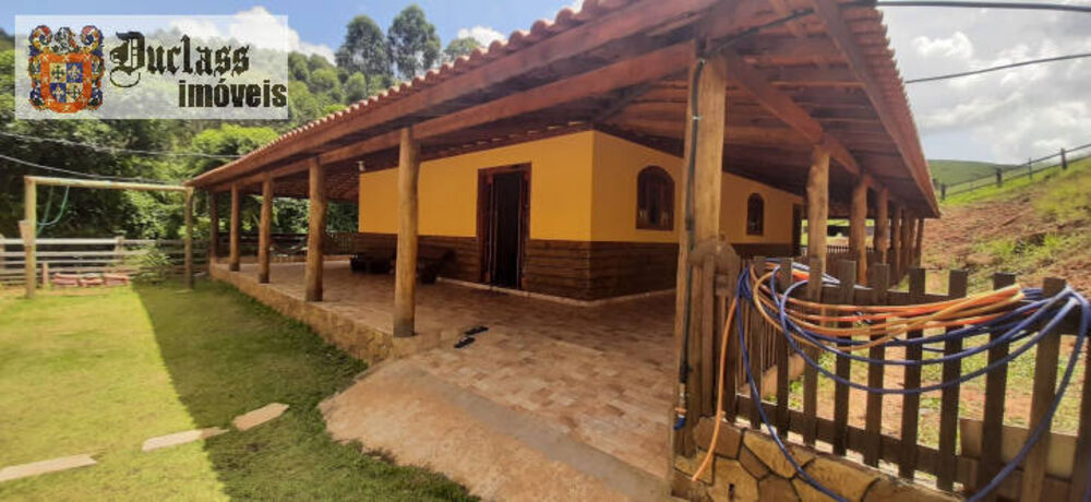 Chácara à venda com 3 quartos, 190m² - Foto 1