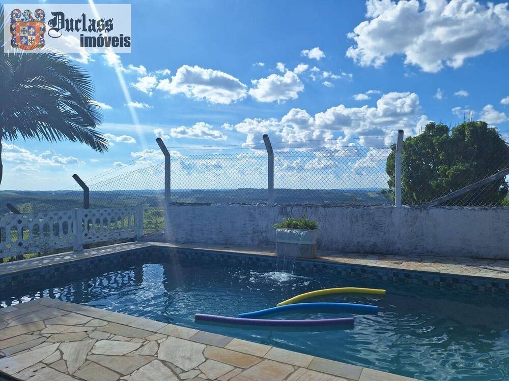 Chácara à venda com 3 quartos, 270m² - Foto 1