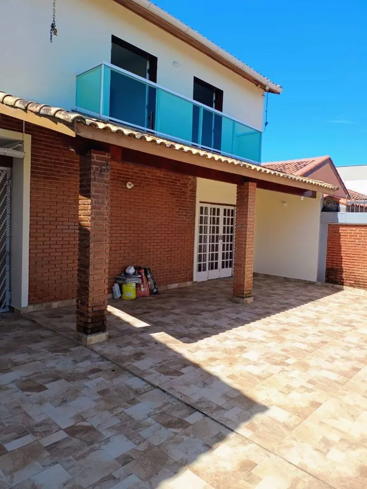 Sobrado, 6 quartos, 261 m² - Foto 1