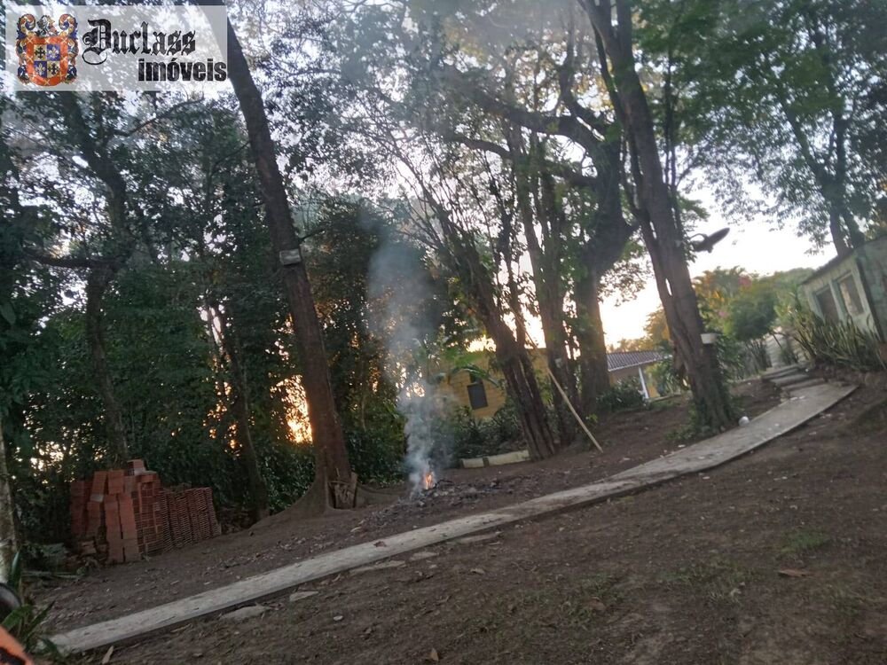 Chácara à venda com 5 quartos, 350m² - Foto 2