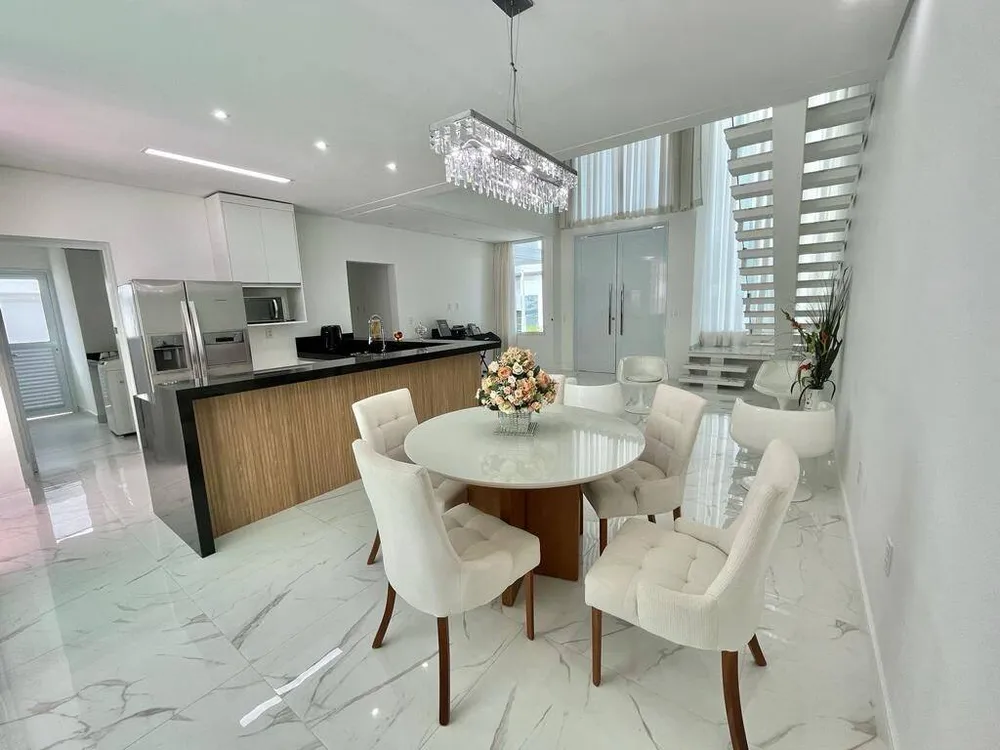 Sobrado, 3 quartos, 242 m² - Foto 2
