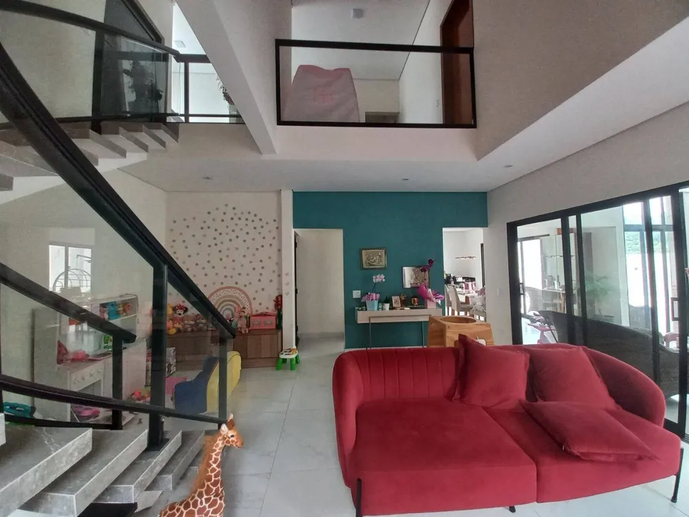 Casa, 3 quartos, 234 m² - Foto 1