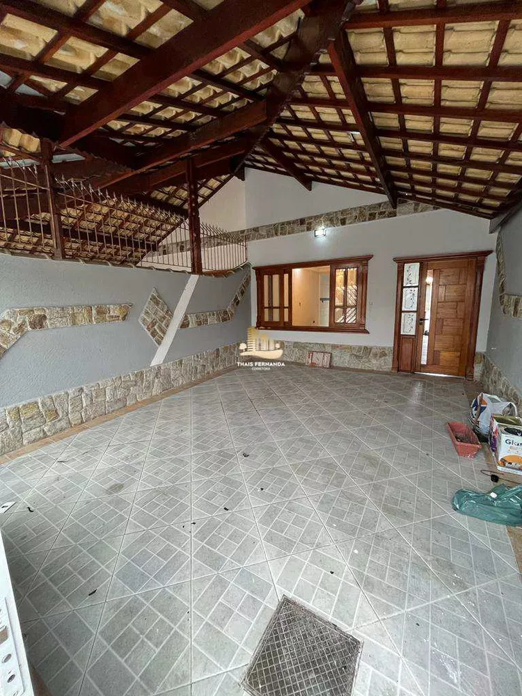 Casa à venda com 3 quartos, 123m² - Foto 1