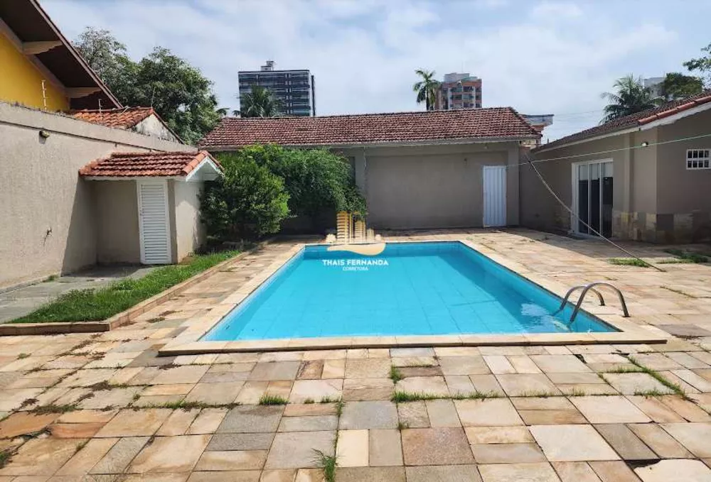 Casa à venda com 3 quartos, 177m² - Foto 1