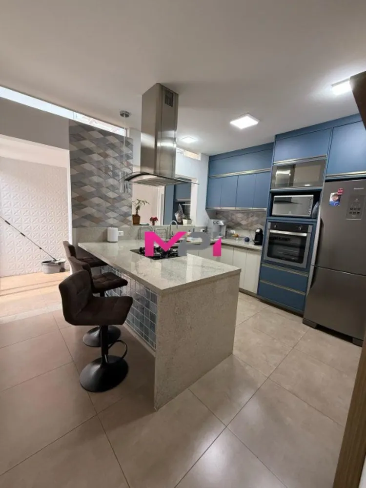 Casa, 3 quartos, 168 m² - Foto 2