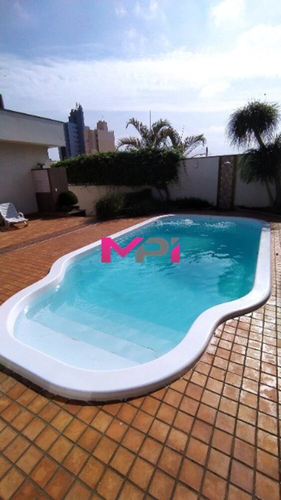 Casa à venda com 4 quartos, 250m² - Foto 2