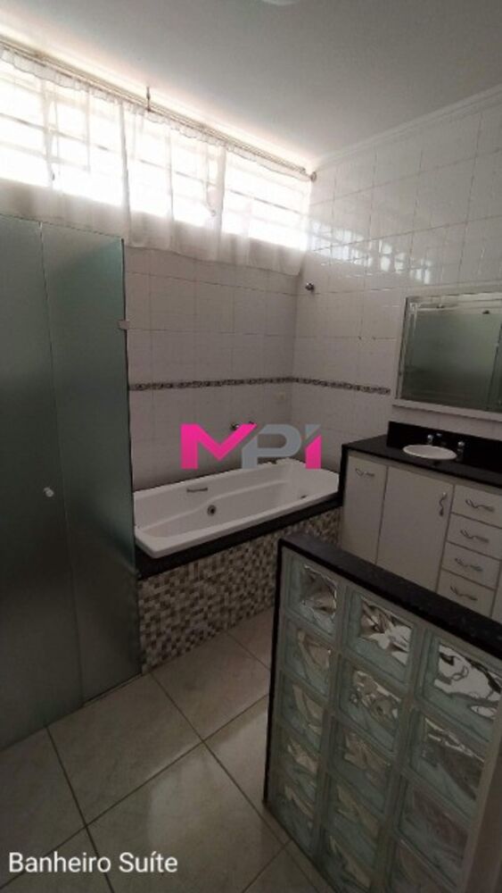 Casa à venda com 4 quartos, 250m² - Foto 17
