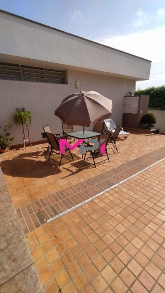 Casa à venda com 4 quartos, 250m² - Foto 3