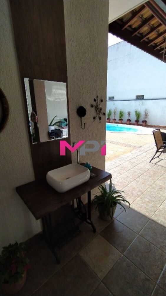 Casa à venda com 4 quartos, 250m² - Foto 7
