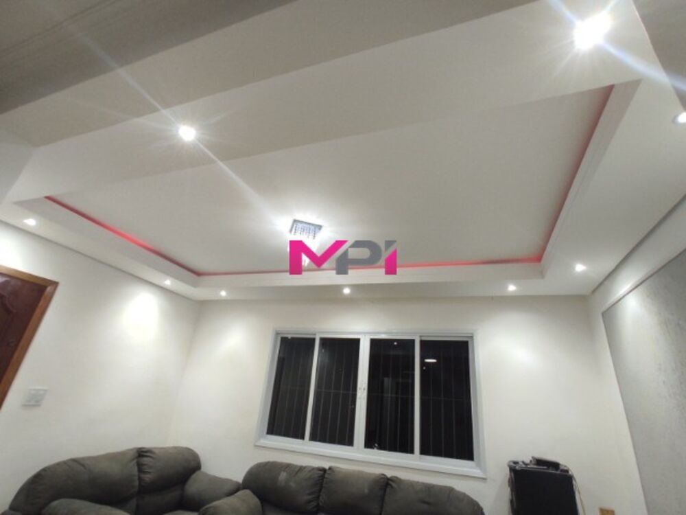 Casa à venda com 2 quartos, 139m² - Foto 1
