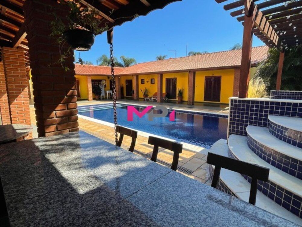 Chácara à venda com 4 quartos, 1900m² - Foto 1