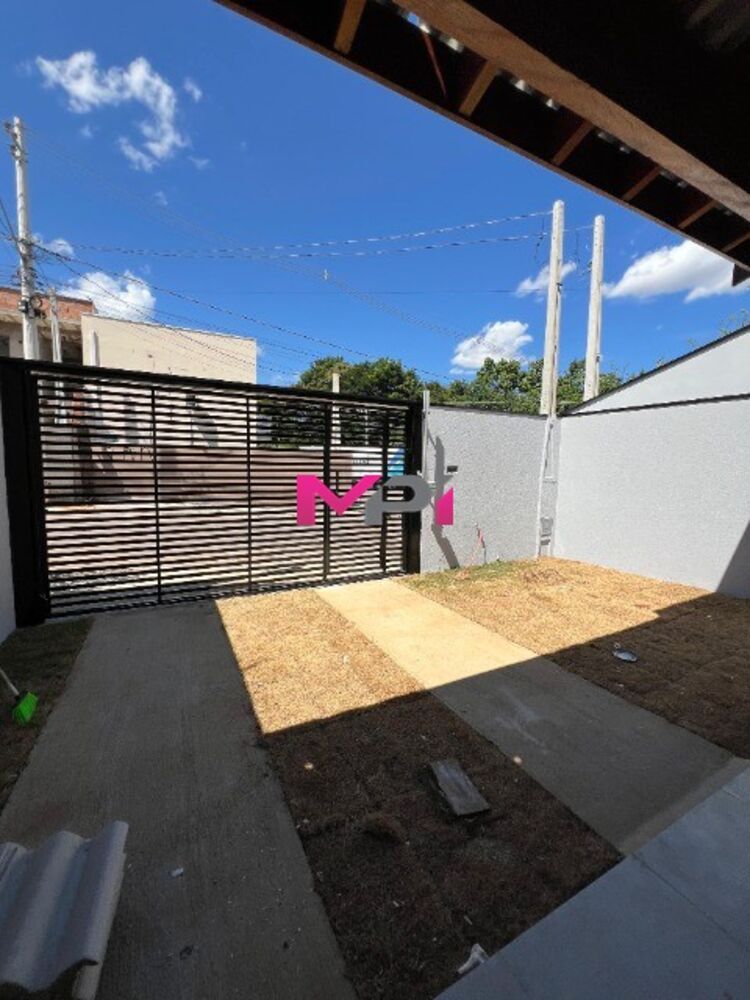 Casa à venda com 3 quartos, 101m² - Foto 2