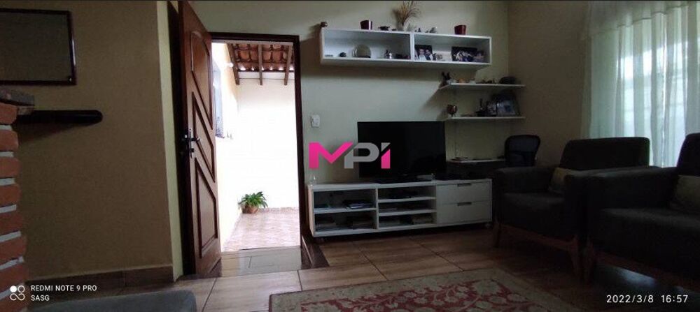 Casa à venda com 3 quartos, 138m² - Foto 1