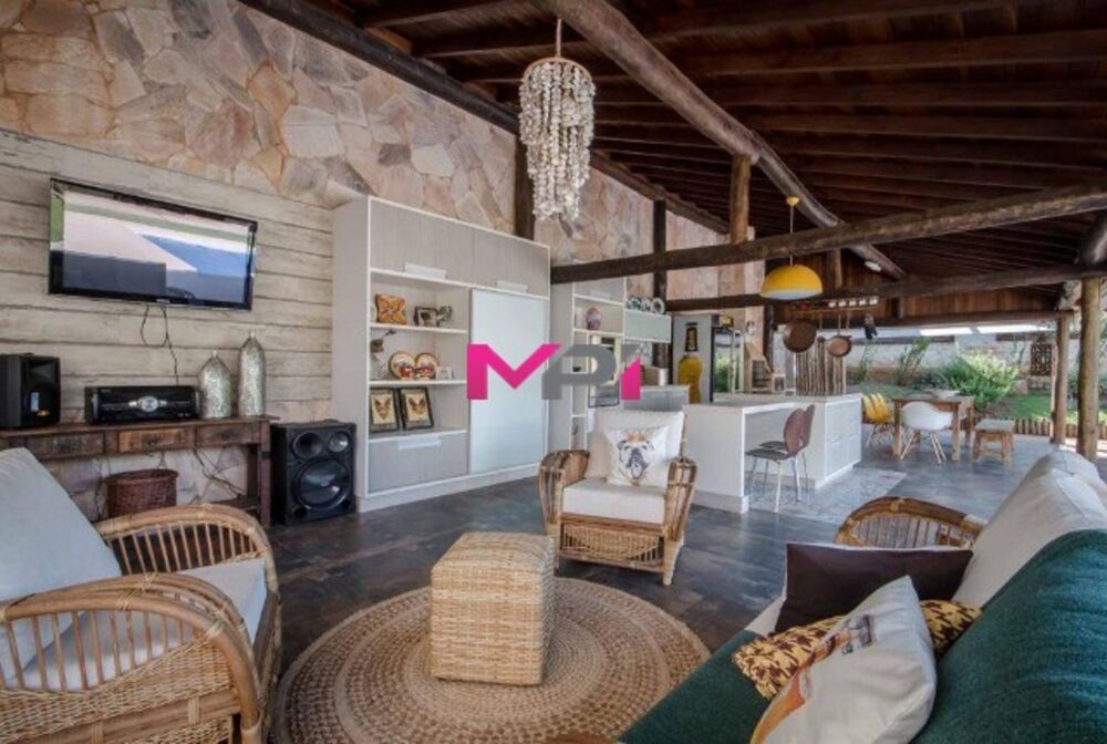 Casa à venda com 3 quartos, 500m² - Foto 2