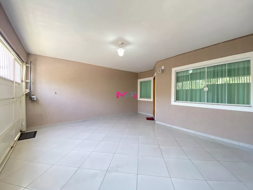 Sobrado à venda com 3 quartos, 210m² - Foto 1