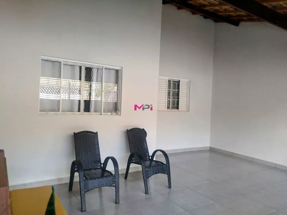 Casa à venda com 2 quartos, 57m² - Foto 1