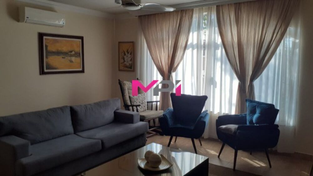 Sobrado à venda com 3 quartos, 180m² - Foto 1