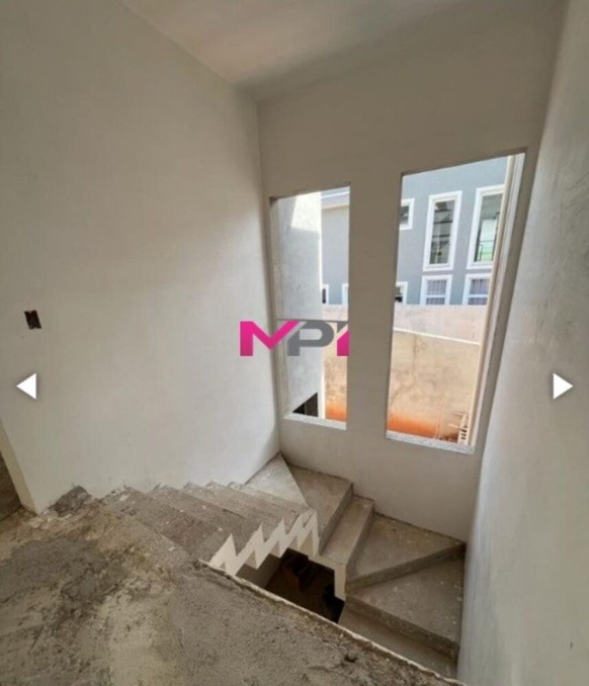 Casa de Condomínio à venda com 4 quartos, 243m² - Foto 2