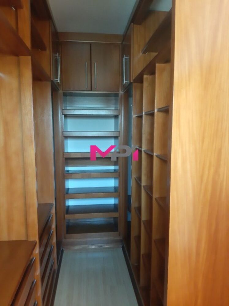 Casa de Condomínio à venda com 4 quartos, 561m² - Foto 5