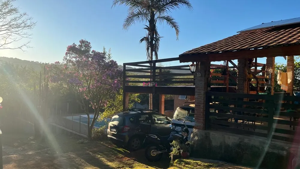 Chácara, 3 quartos, 1125 m² - Foto 1