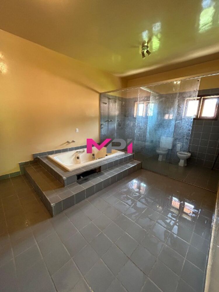 Casa de Condomínio à venda com 5 quartos, 450m² - Foto 8