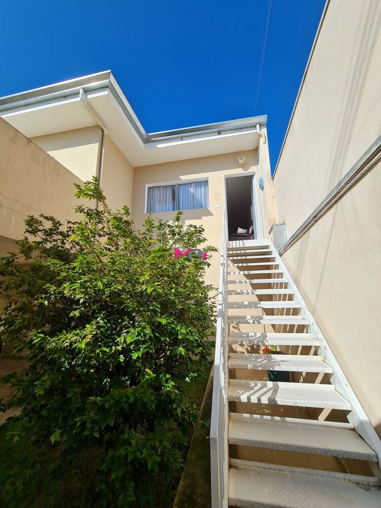 Casa à venda com 3 quartos, 200m² - Foto 2