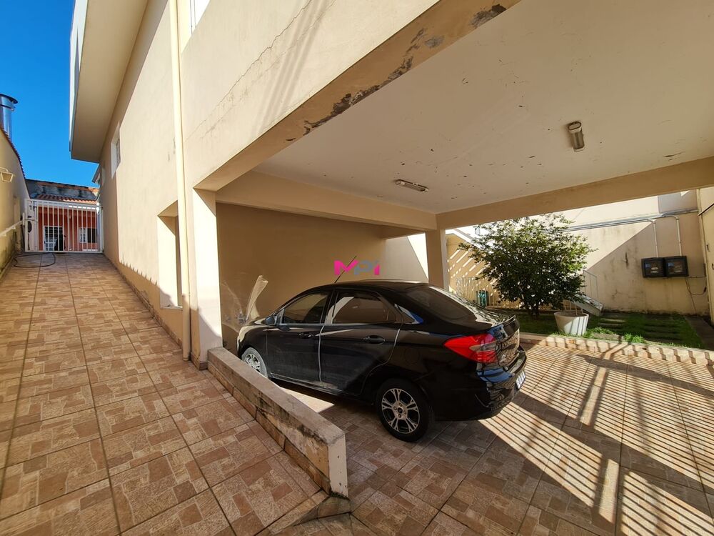 Casa à venda com 3 quartos, 200m² - Foto 1
