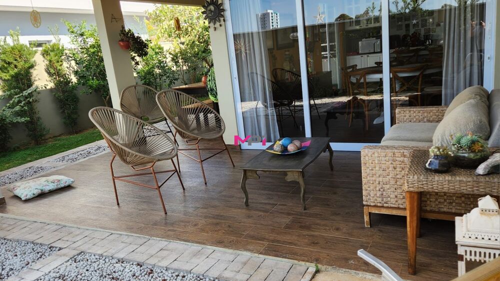 Casa de Condomínio à venda com 3 quartos, 146m² - Foto 1