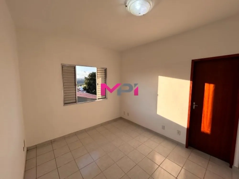 Casa, 3 quartos, 196 m² - Foto 2