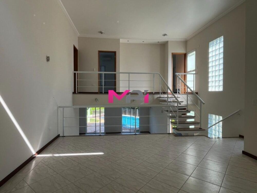 Casa de Condomínio para alugar com 4 quartos, 360m² - Foto 5