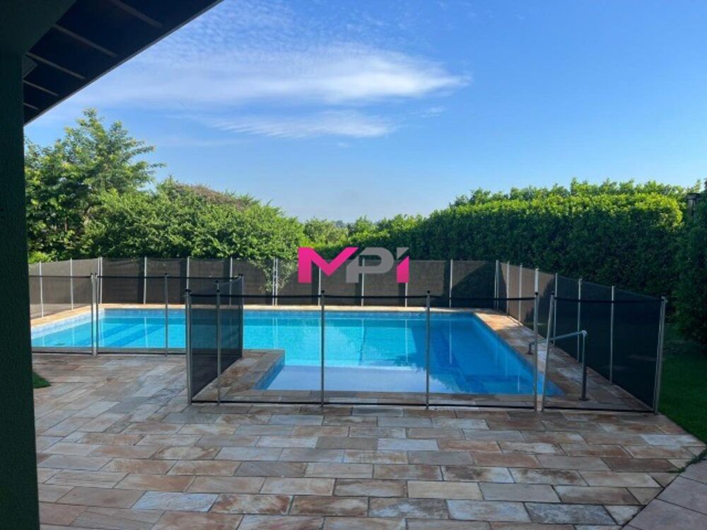 Casa de Condomínio para alugar com 4 quartos, 360m² - Foto 1