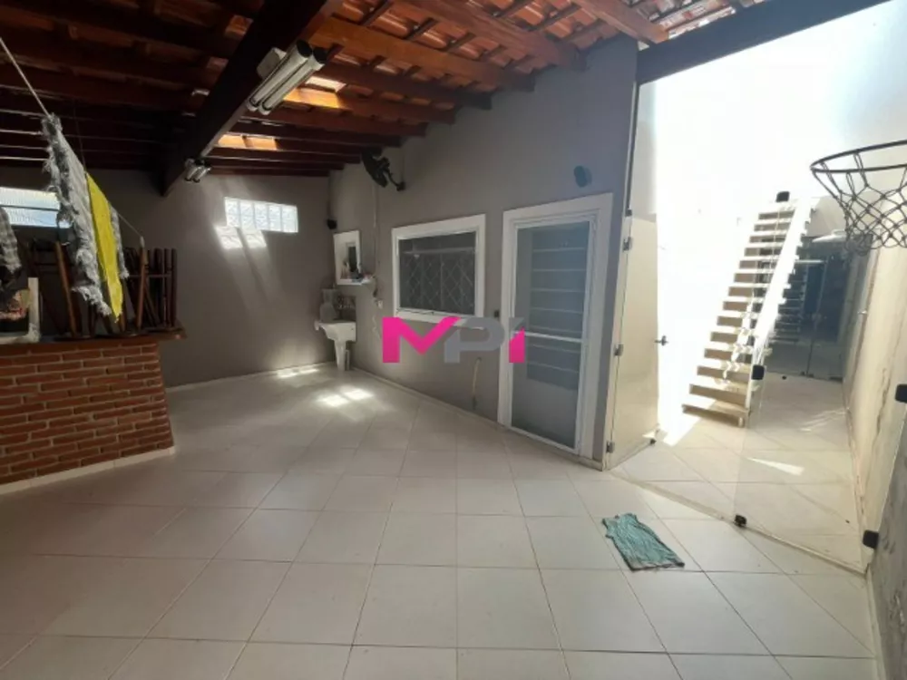 Casa à venda com 3 quartos, 167m² - Foto 1