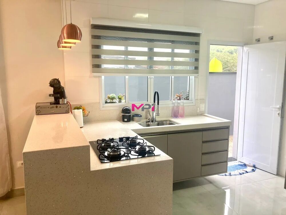 Sobrado à venda com 3 quartos, 287m² - Foto 1