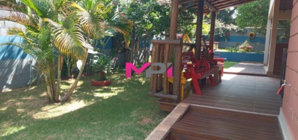 Chácara à venda com 3 quartos, 196m² - Foto 1