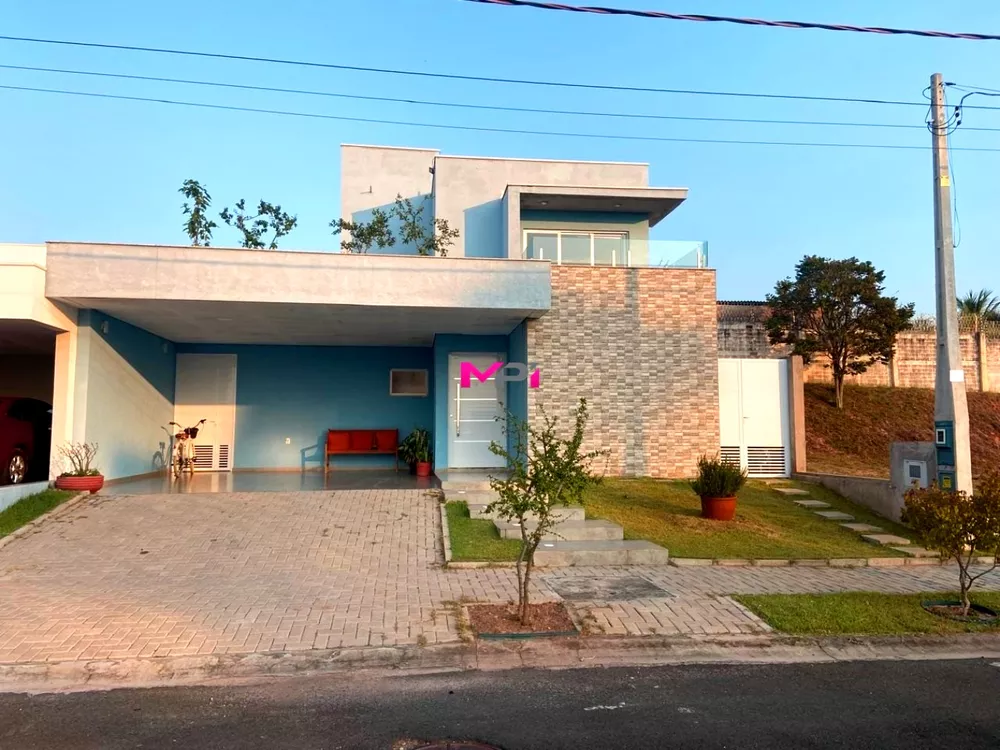 Sobrado à venda com 3 quartos, 240m² - Foto 1