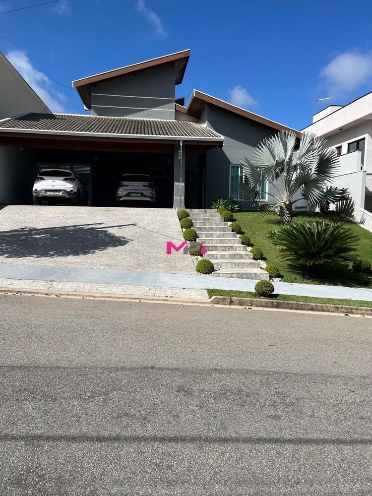 Casa de Condomínio à venda com 3 quartos, 238m² - Foto 1