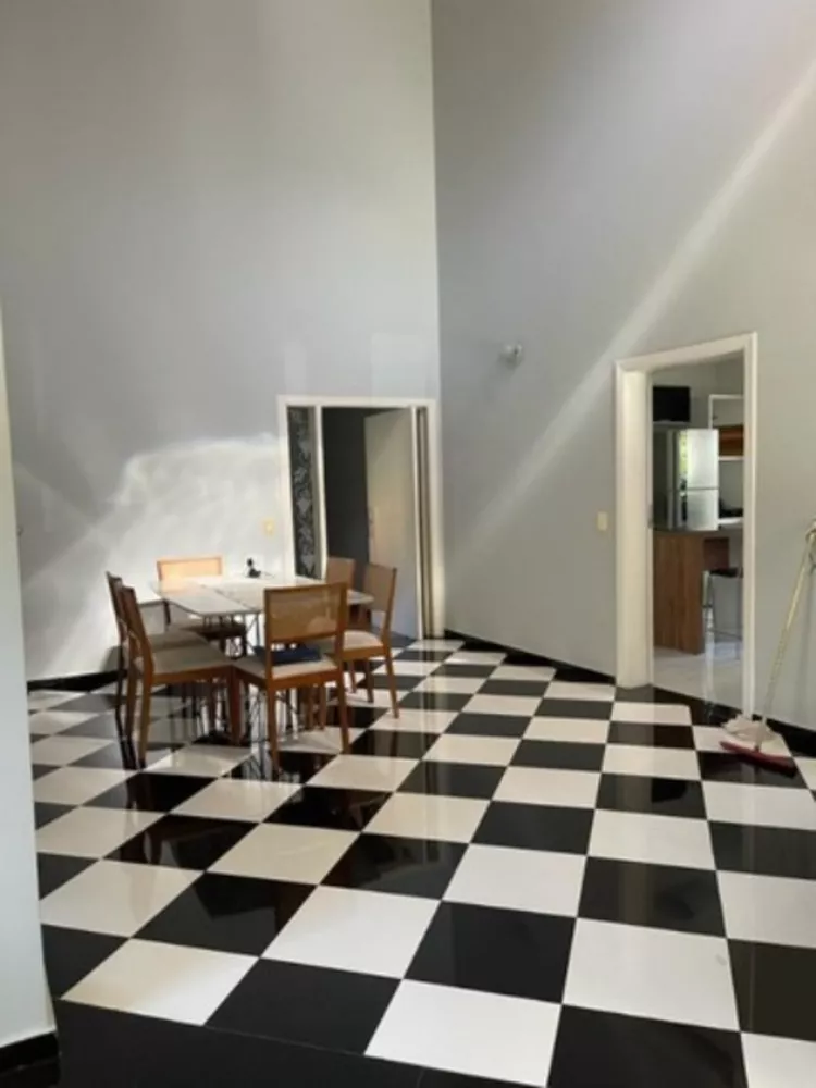 Casa à venda com 3 quartos, 800m² - Foto 2