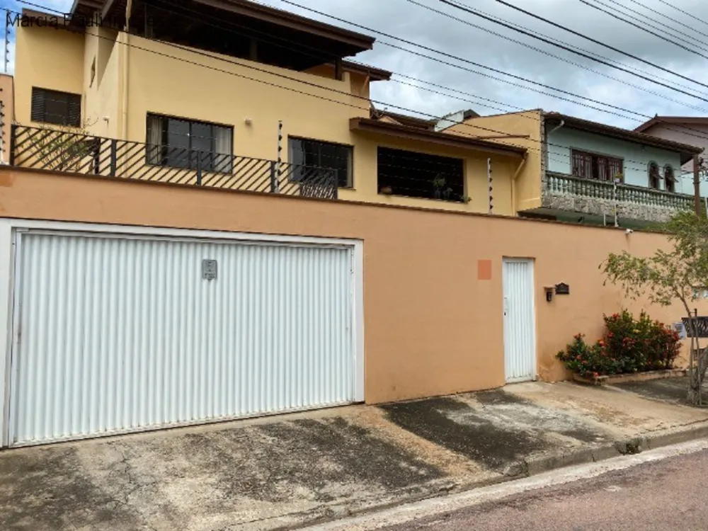 Sobrado, 3 quartos, 303 m² - Foto 1