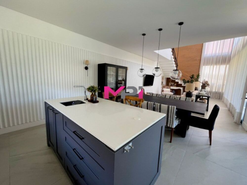 Casa de Condomínio à venda com 4 quartos, 361m² - Foto 2