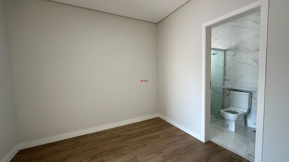 Casa de Condomínio à venda com 3 quartos, 250m² - Foto 3
