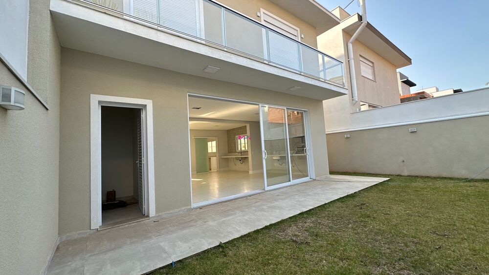 Casa de Condomínio à venda com 3 quartos, 250m² - Foto 1