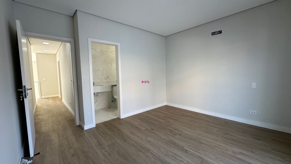 Casa de Condomínio à venda com 3 quartos, 250m² - Foto 4