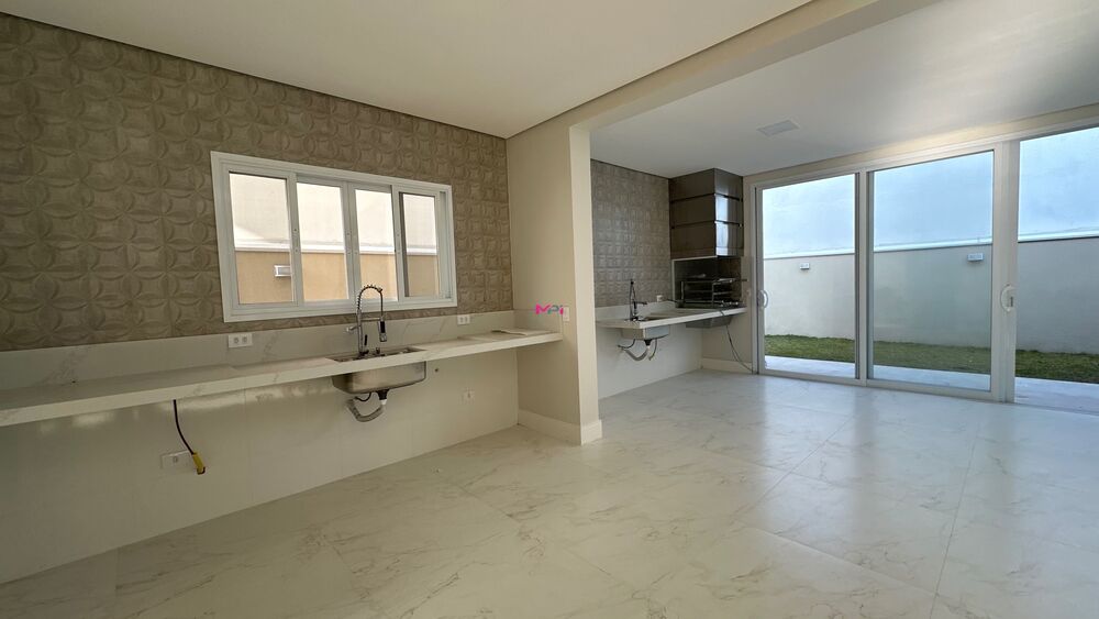 Casa de Condomínio à venda com 3 quartos, 250m² - Foto 2